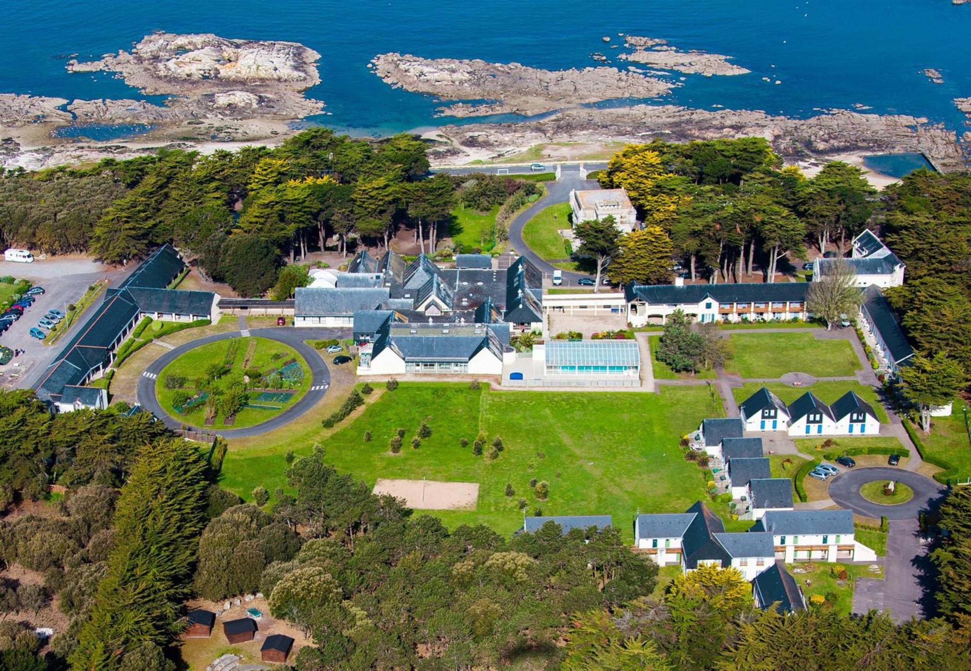 מלון לה קרואסיק Domaine De Port Aux Rocs מראה חיצוני תמונה